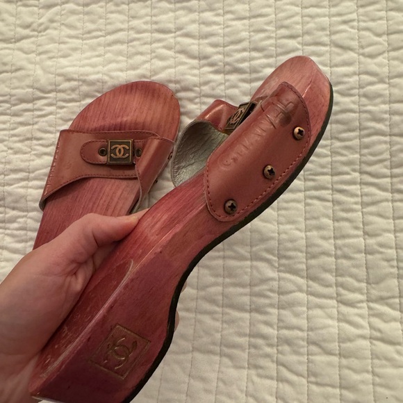CHANEL wooden sandals - Picture 4 of 9